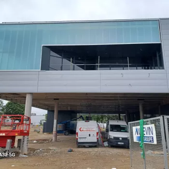 Enseigne lumineuse et signalétique à Auray en Morbihan (56)